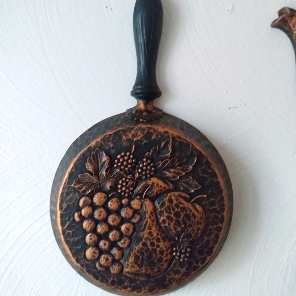 Homco 70s Kitchen faux copperware plaques - Picture 3 of 10